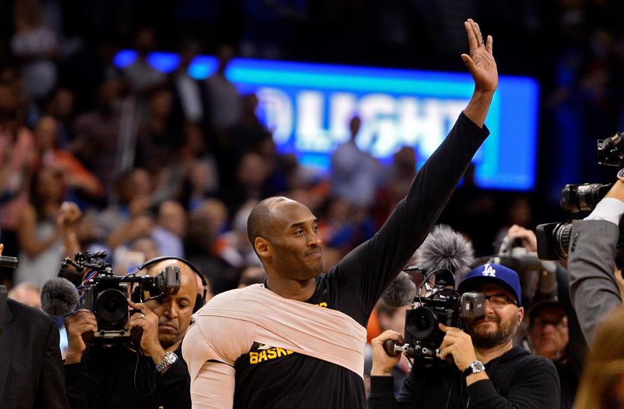 Los Lakers vuelven a los entrenamientos con Kobe Bryant en sus mentes
