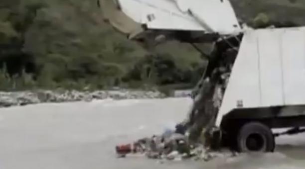 Aclaran sobre video donde camión tira basura y no es en Guatemala