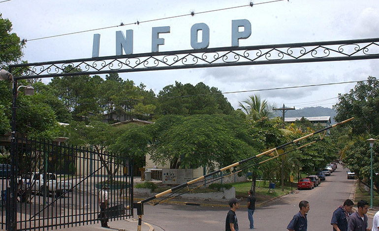 Canillera sindical por posible despido de personal ante rumores de cierre y militarización de Infop