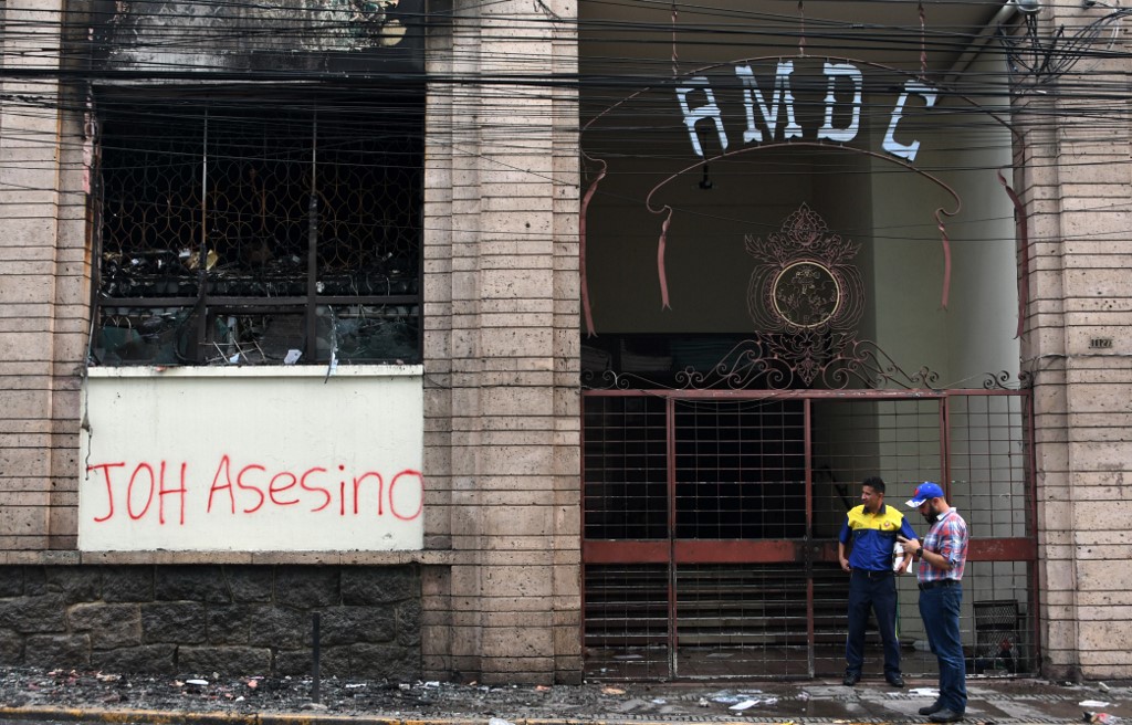 Grupos radicales de la UNAH provocaron daños a edificios de la Alcaldía de Tegucigalpa, según la Policía