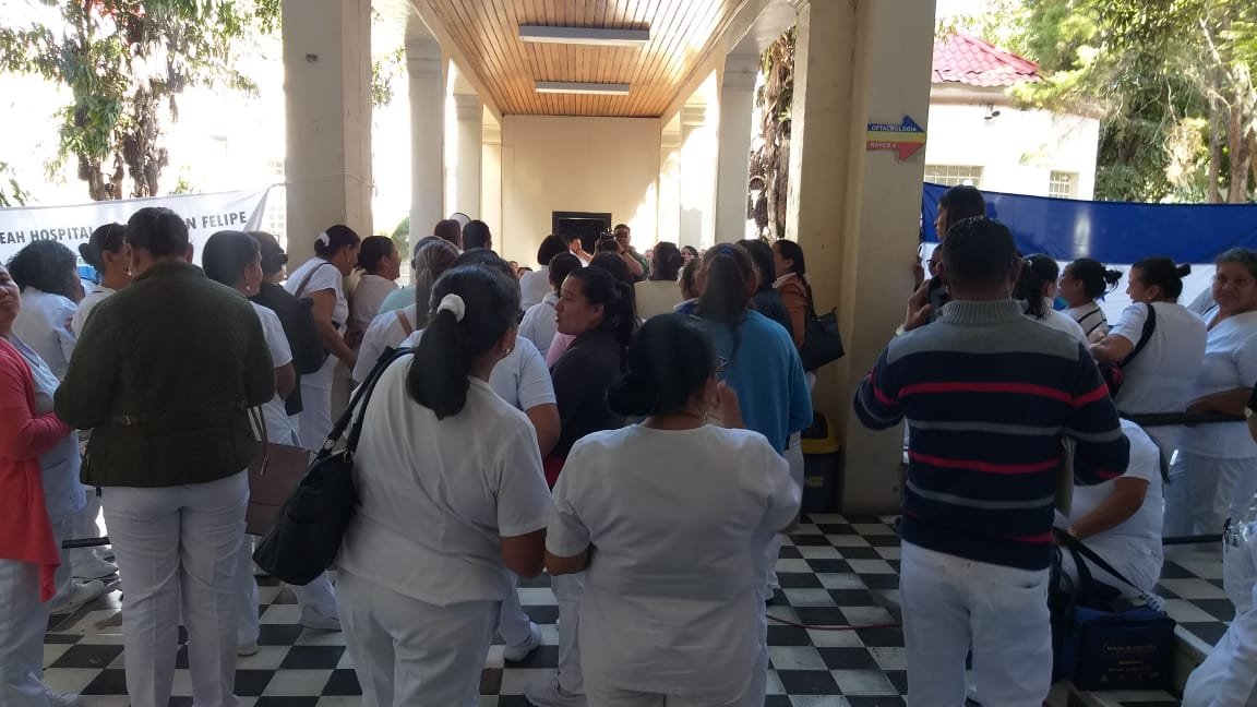 Enfermeros auxiliares advierten al Gobierno, no darán "ni un paso atrás" con sus demandas salariales