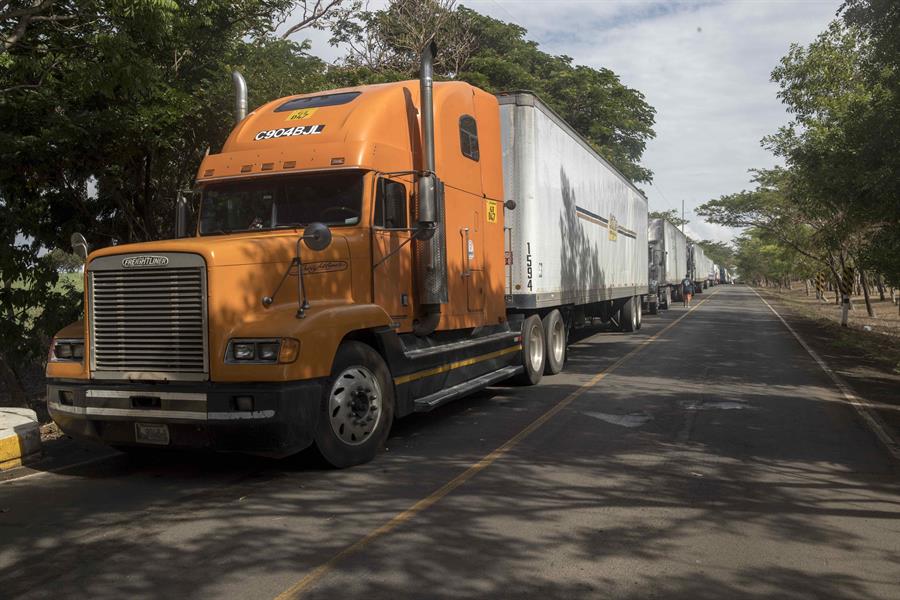 Costa Rica acepta flexibilizar restricciones al transporte centroamericano